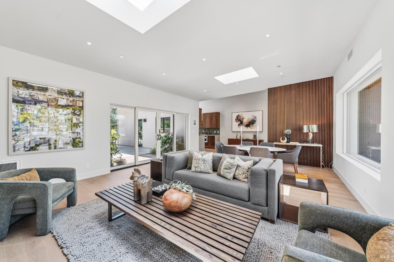 Detail Gallery Image 2 of 49 For 216 1st St, Sonoma,  CA 95476 - 3 Beds | 2/1 Baths