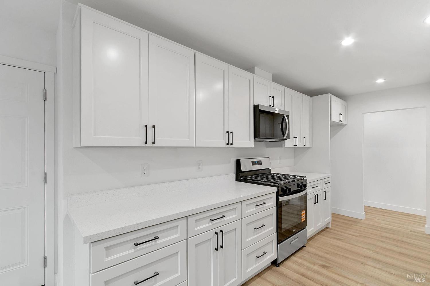 Detail Gallery Image 10 of 25 For 604 Oregon St, Fairfield,  CA 94533 - 6 Beds | 3 Baths