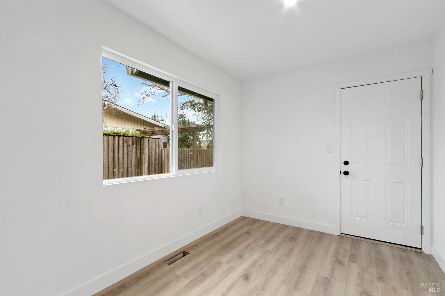 Detail Gallery Image 8 of 25 For 604 Oregon St, Fairfield,  CA 94533 - 6 Beds | 3 Baths