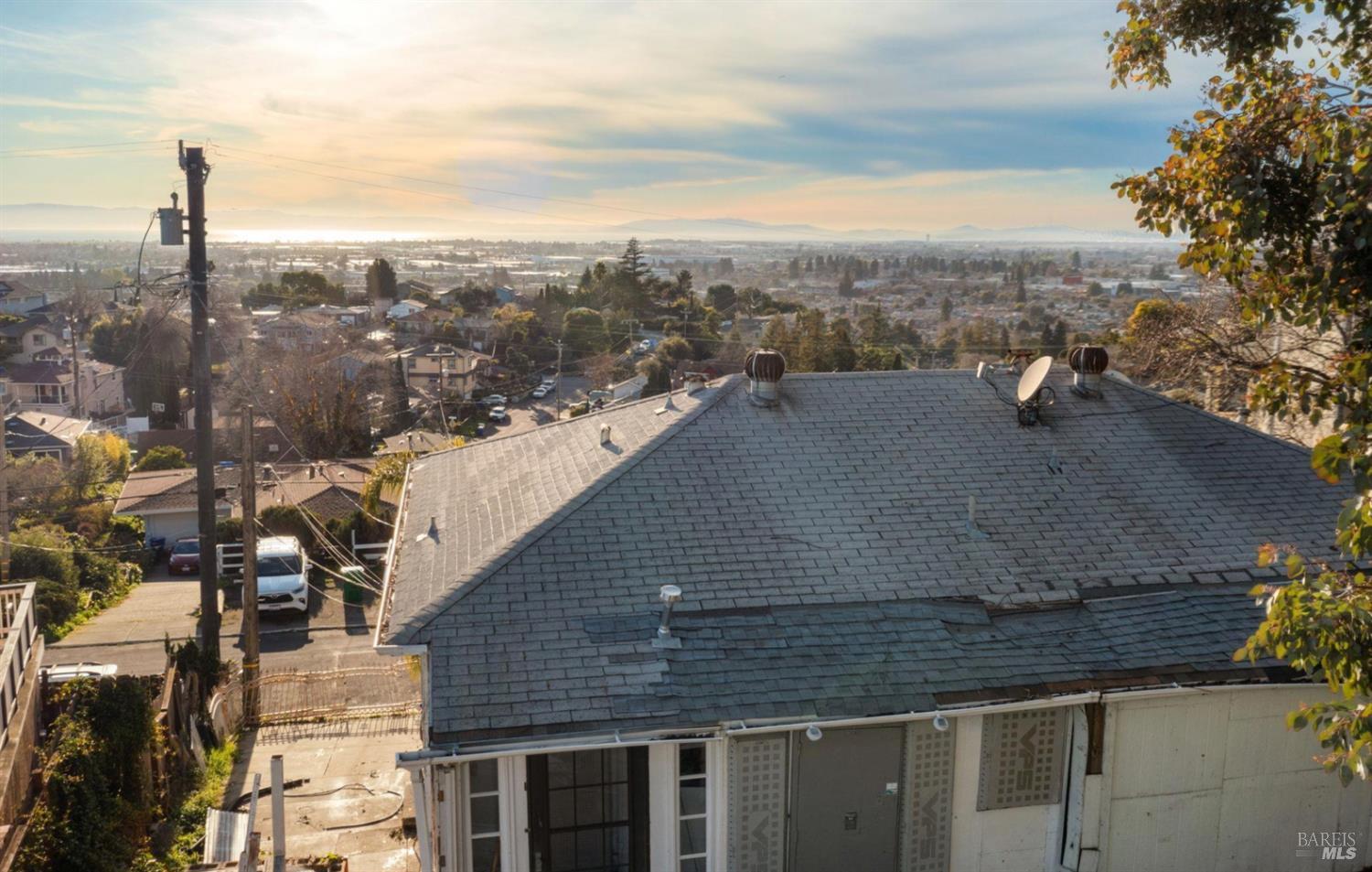 Detail Gallery Image 25 of 30 For 14670 Midland Rd, Castro Valley,  CA 94578 - 4 Beds | 3/1 Baths