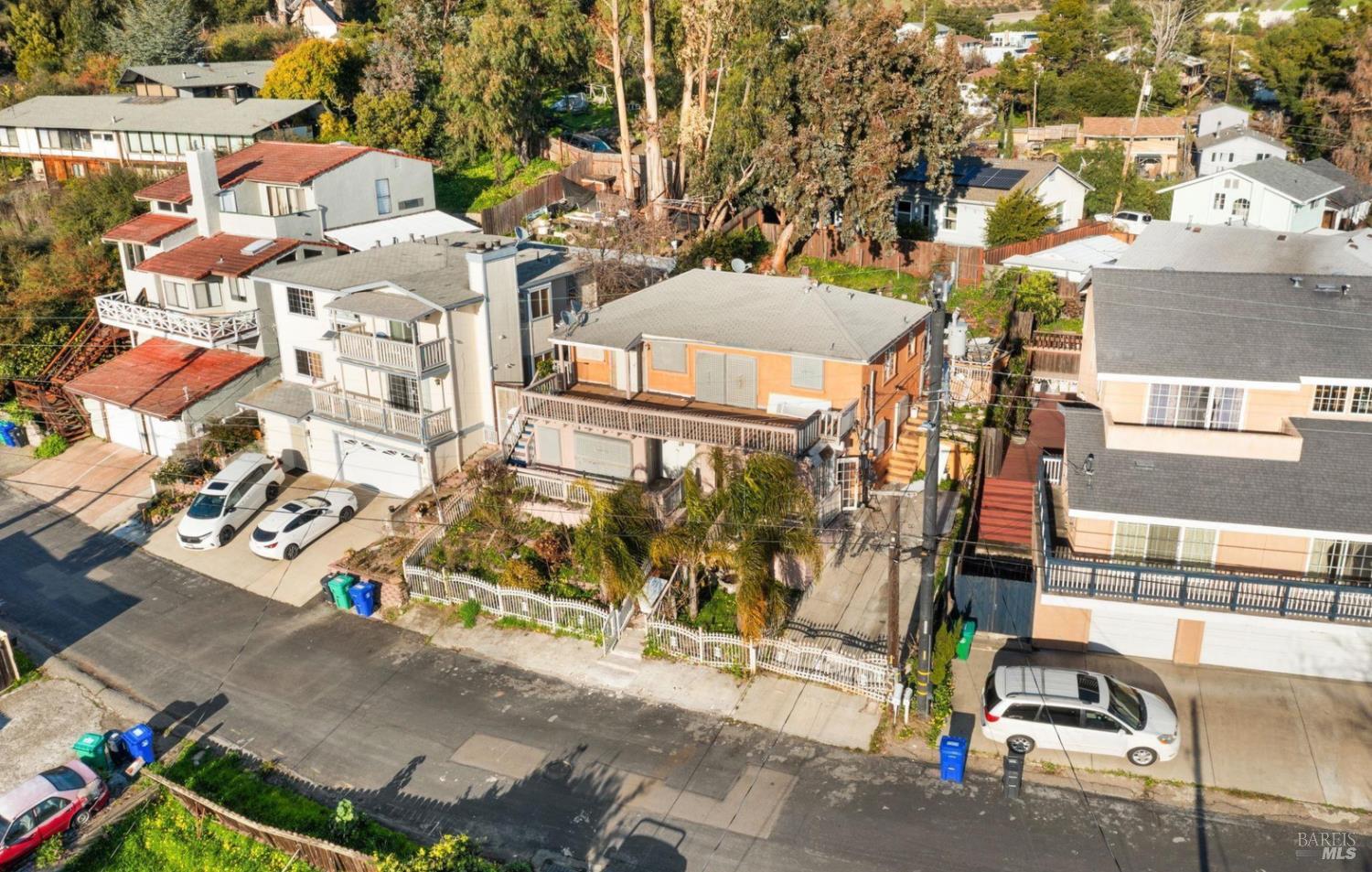 Detail Gallery Image 6 of 30 For 14670 Midland Rd, Castro Valley,  CA 94578 - 4 Beds | 3/1 Baths