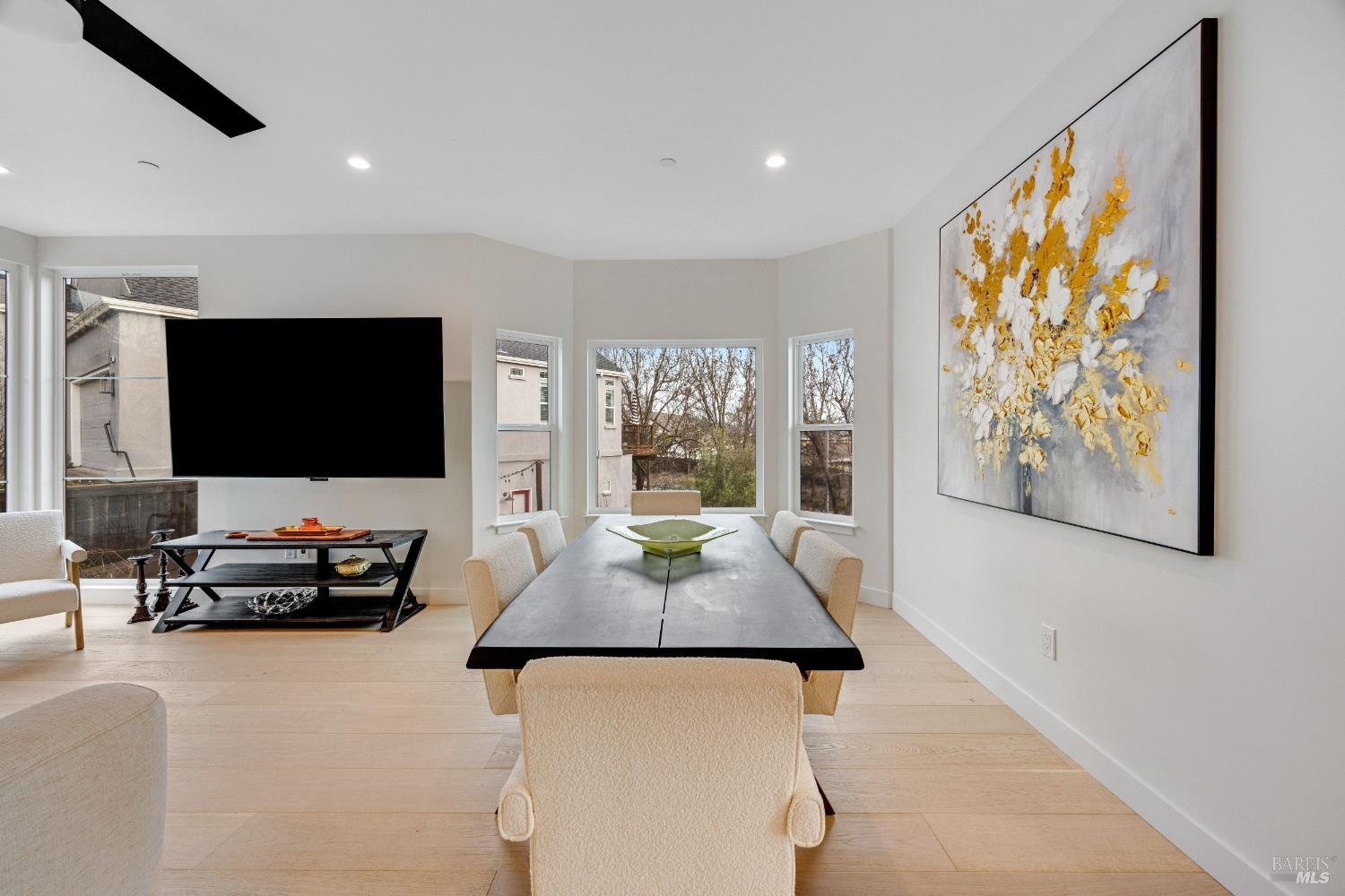 Detail Gallery Image 10 of 64 For 1966 Viewpointe Cir, Santa Rosa,  CA 95403 - 6 Beds | 5/1 Baths