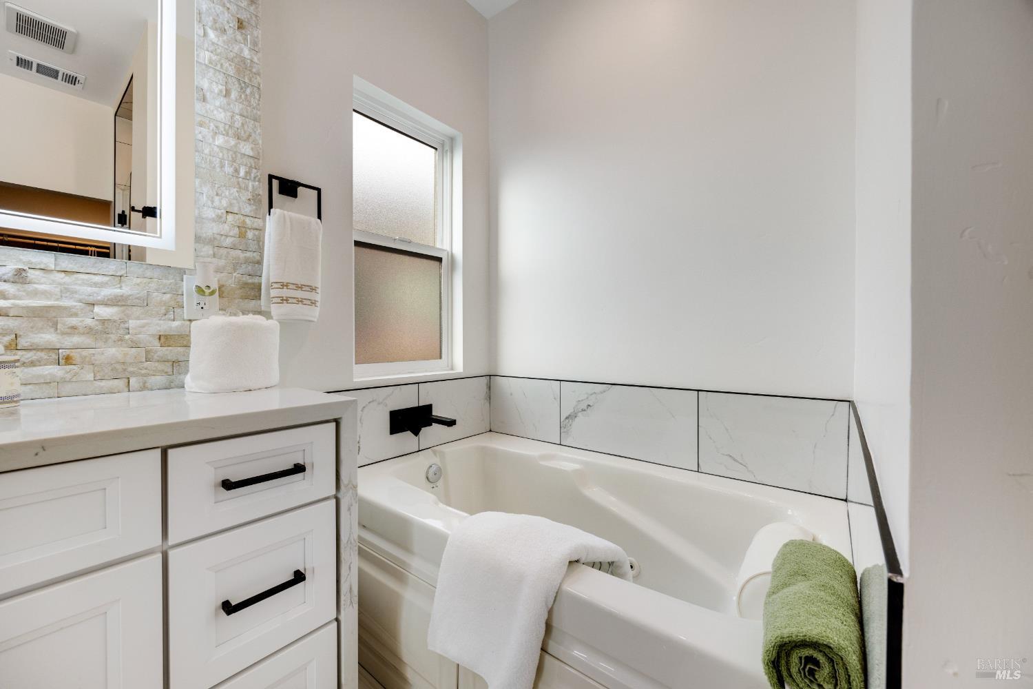 Detail Gallery Image 28 of 64 For 1966 Viewpointe Cir, Santa Rosa,  CA 95403 - 6 Beds | 5/1 Baths