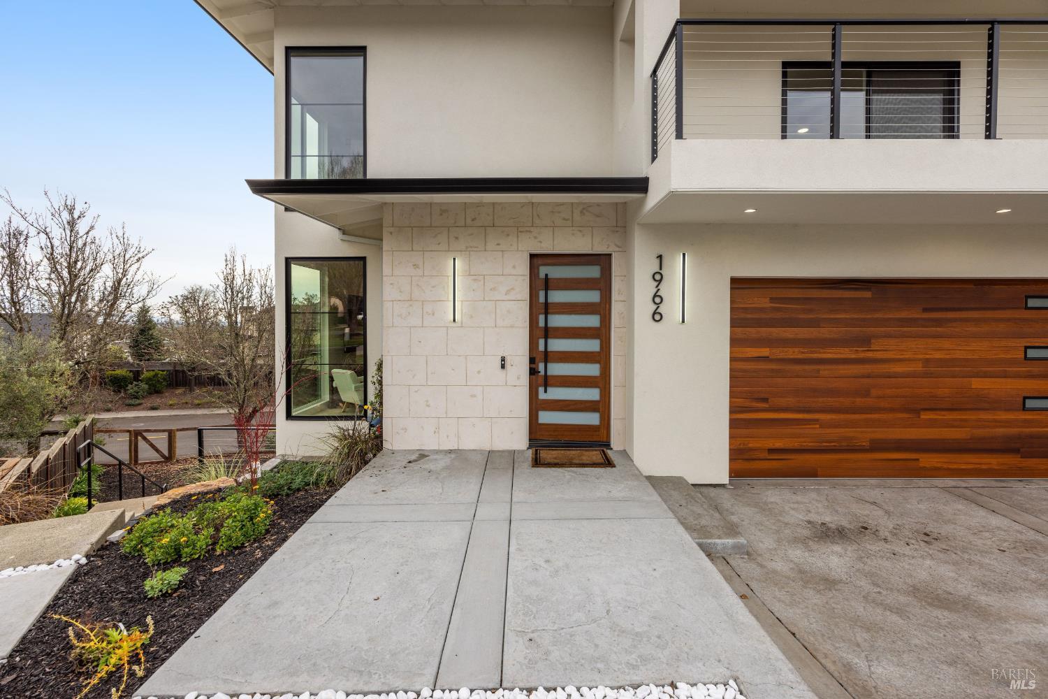 Detail Gallery Image 5 of 64 For 1966 Viewpointe Cir, Santa Rosa,  CA 95403 - 6 Beds | 5/1 Baths