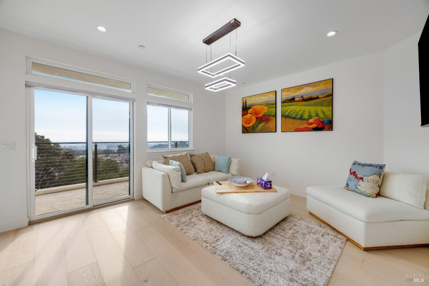 Detail Gallery Image 21 of 64 For 1966 Viewpointe Cir, Santa Rosa,  CA 95403 - 6 Beds | 5/1 Baths