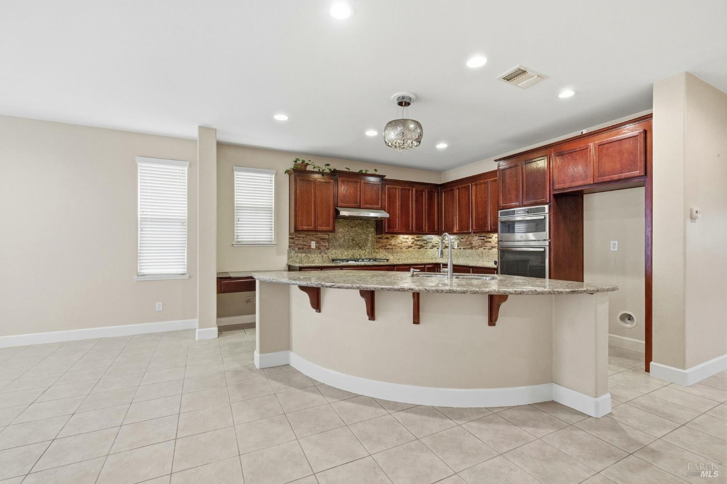 Detail Gallery Image 14 of 48 For 4488 Avondale Cir, Fairfield,  CA 94533 - 3 Beds | 3 Baths