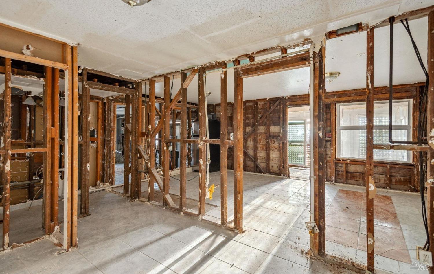 Detail Gallery Image 27 of 30 For 14670 Midland Rd, Castro Valley,  CA 94578 - 4 Beds | 3/1 Baths