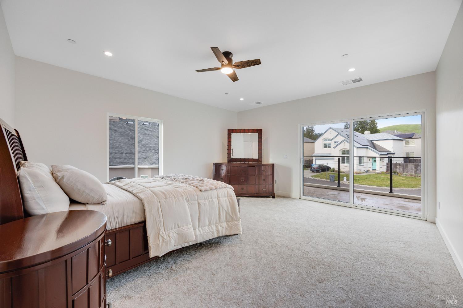 Detail Gallery Image 38 of 64 For 1966 Viewpointe Cir, Santa Rosa,  CA 95403 - 6 Beds | 5/1 Baths