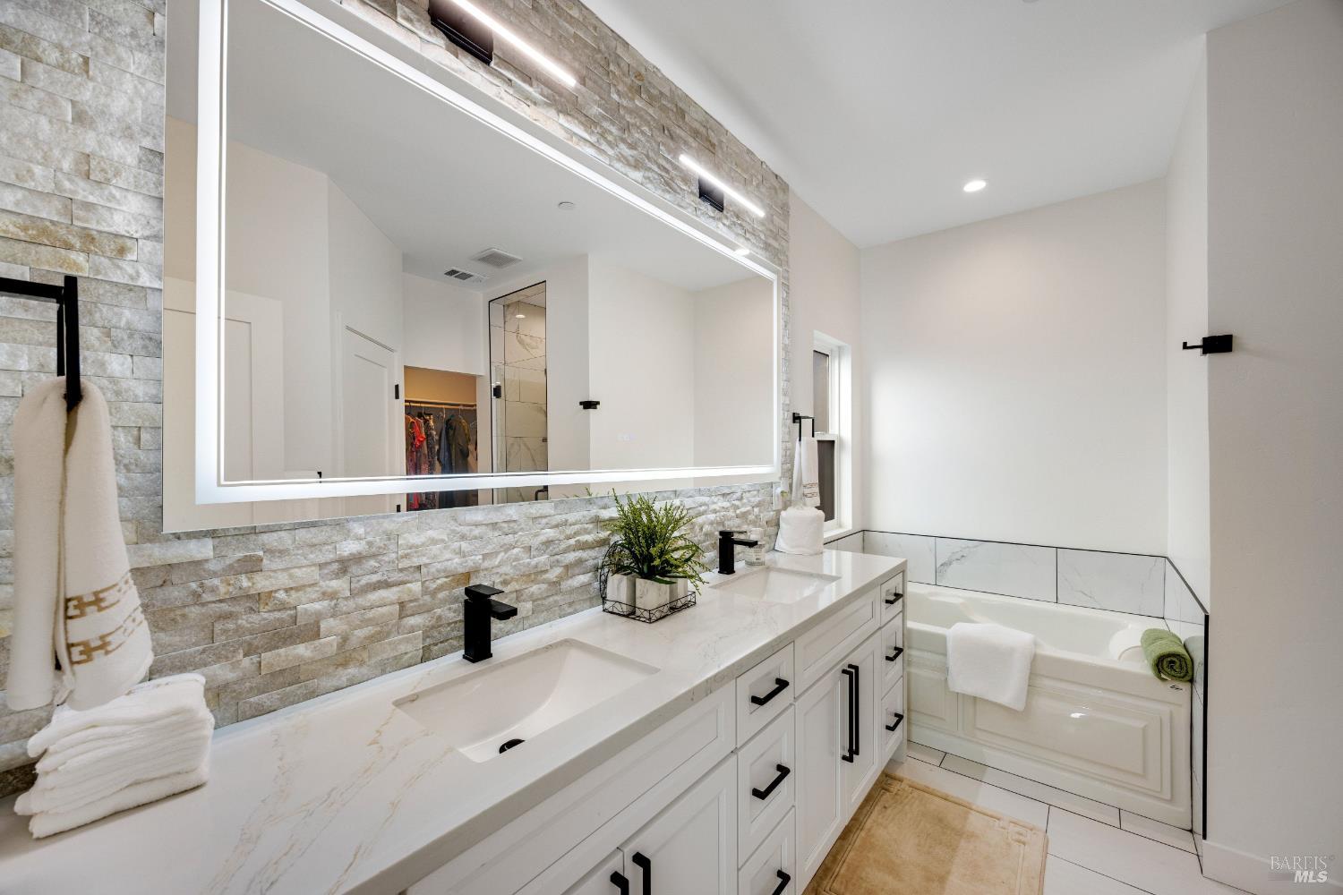 Detail Gallery Image 26 of 64 For 1966 Viewpointe Cir, Santa Rosa,  CA 95403 - 6 Beds | 5/1 Baths