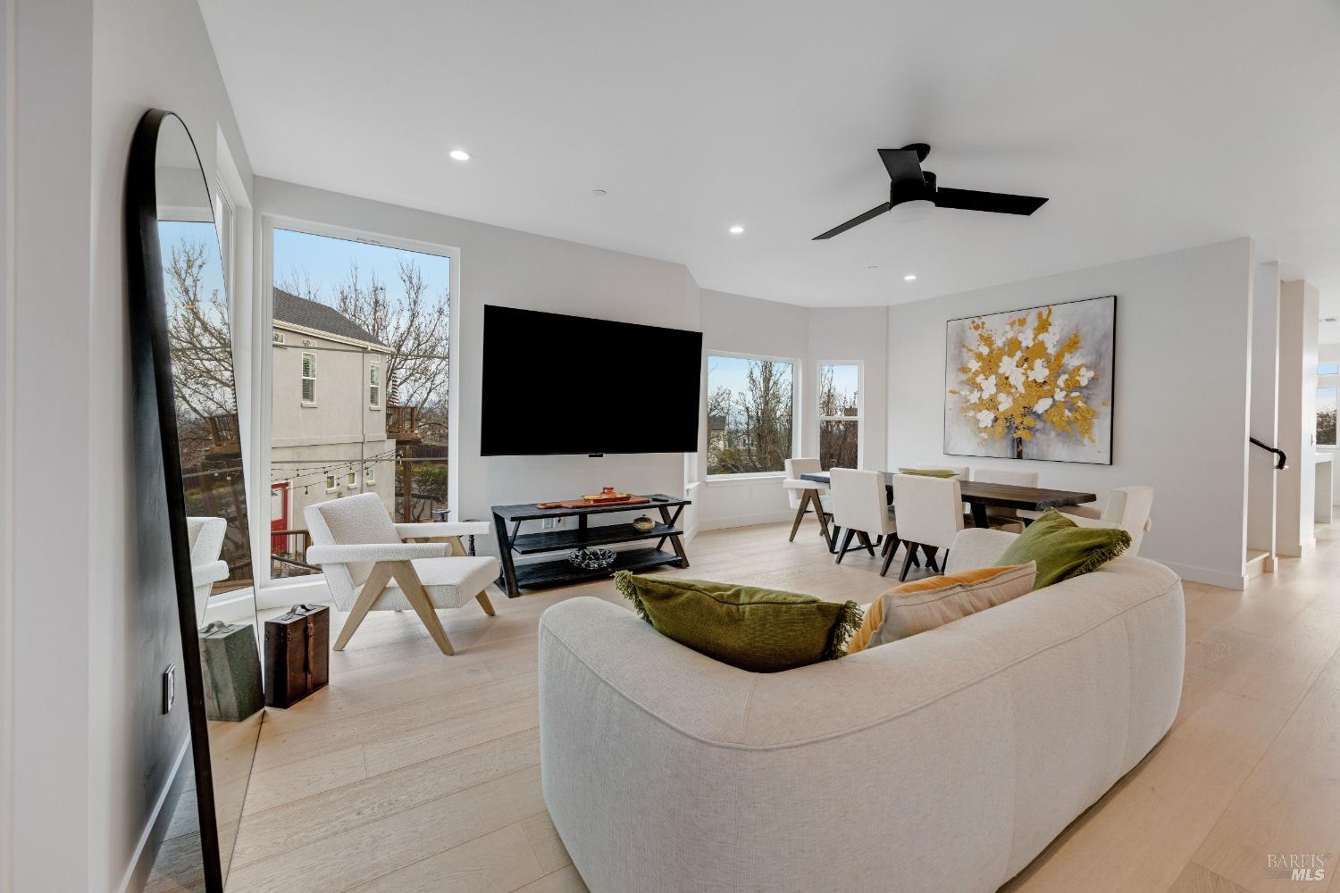 Detail Gallery Image 7 of 64 For 1966 Viewpointe Cir, Santa Rosa,  CA 95403 - 6 Beds | 5/1 Baths