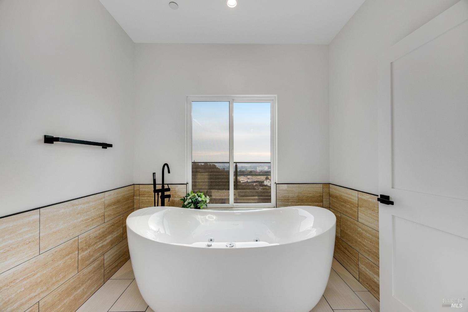 Detail Gallery Image 35 of 64 For 1966 Viewpointe Cir, Santa Rosa,  CA 95403 - 6 Beds | 5/1 Baths