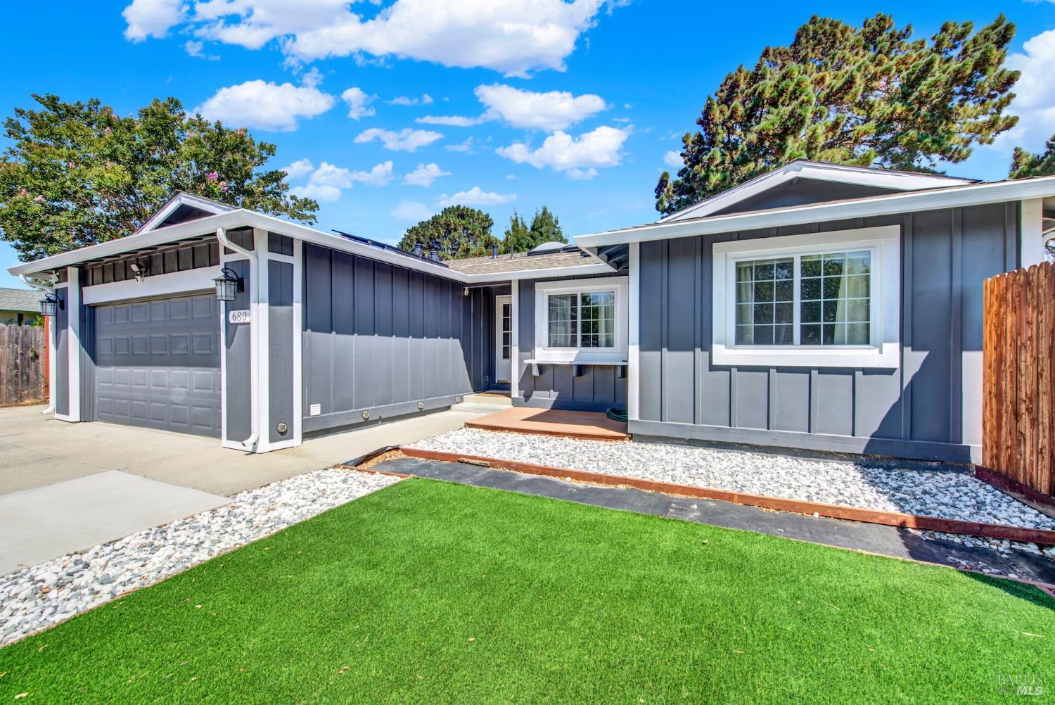 Detail Gallery Image 10 of 72 For 680 Silver Lake Dr, Fairfield,  CA 94534 - 3 Beds | 2 Baths