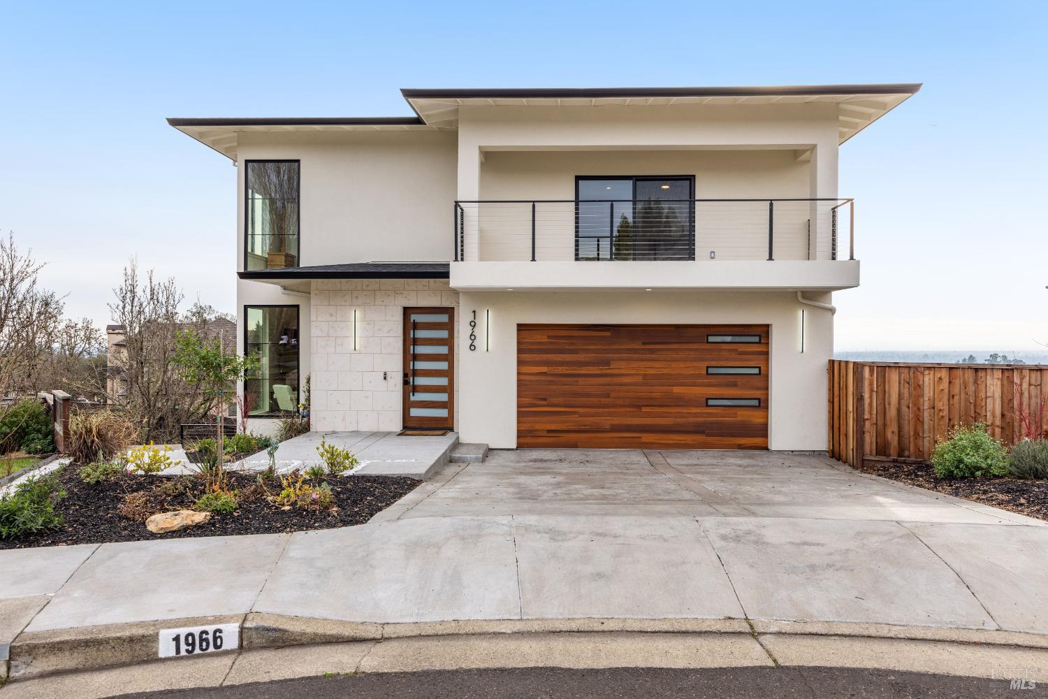 Detail Gallery Image 2 of 64 For 1966 Viewpointe Cir, Santa Rosa,  CA 95403 - 6 Beds | 5/1 Baths