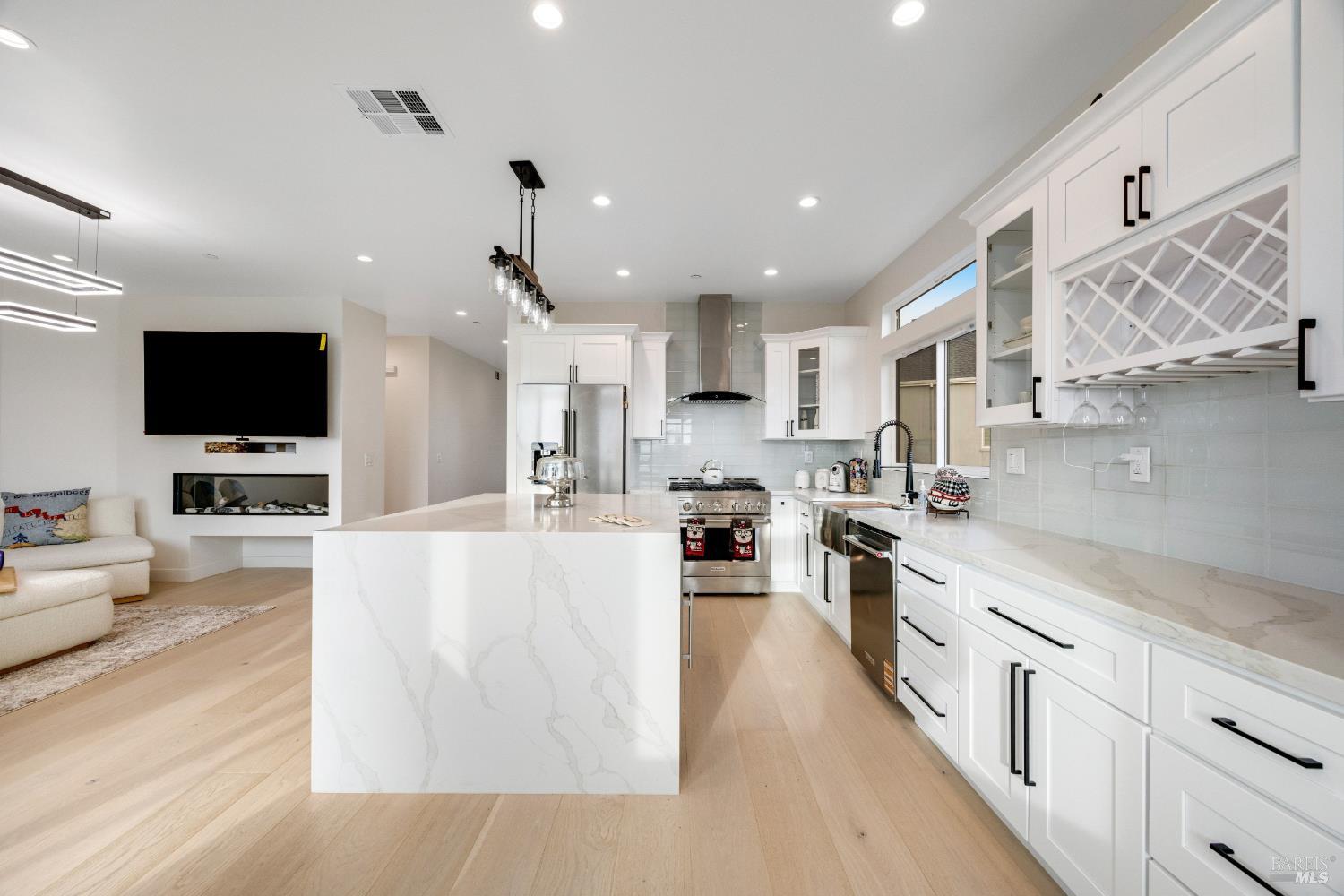 Detail Gallery Image 15 of 64 For 1966 Viewpointe Cir, Santa Rosa,  CA 95403 - 6 Beds | 5/1 Baths