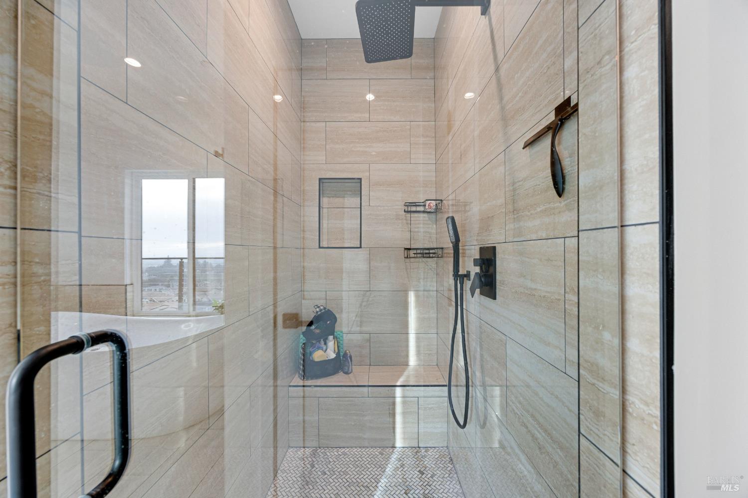 Detail Gallery Image 34 of 64 For 1966 Viewpointe Cir, Santa Rosa,  CA 95403 - 6 Beds | 5/1 Baths