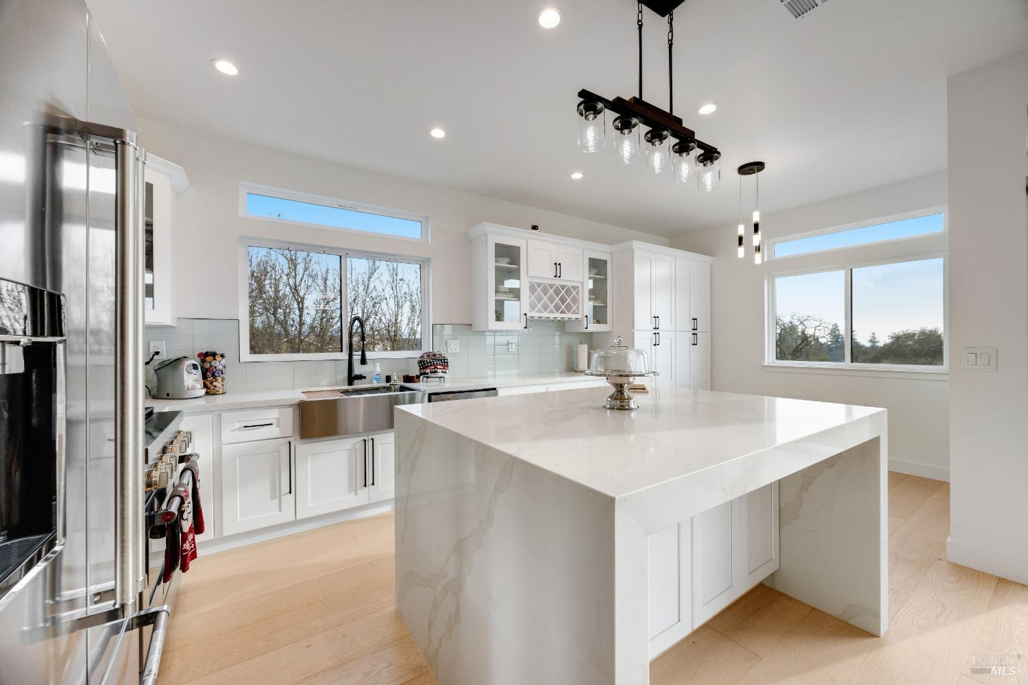 Detail Gallery Image 13 of 64 For 1966 Viewpointe Cir, Santa Rosa,  CA 95403 - 6 Beds | 5/1 Baths