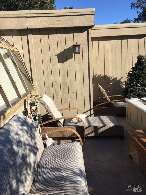 Detail Gallery Image 4 of 9 For 19 Holly Ave, Larkspur,  CA 94939 - 3 Beds | 2 Baths