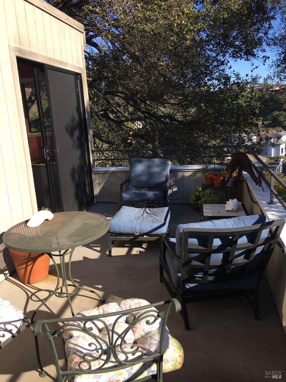 Detail Gallery Image 9 of 9 For 19 Holly Ave, Larkspur,  CA 94939 - 3 Beds | 2 Baths