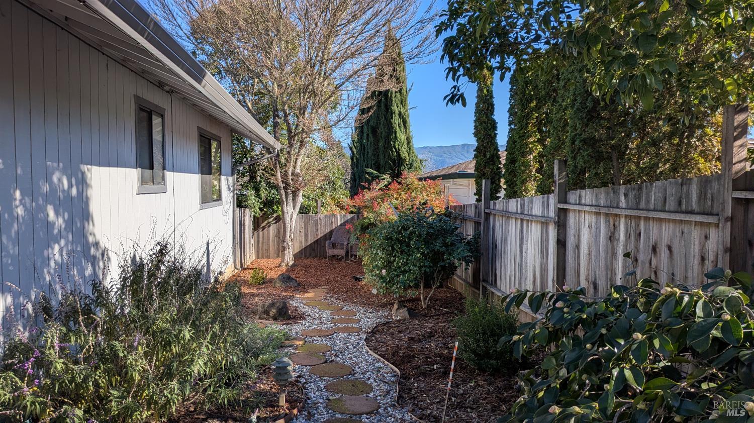 Detail Gallery Image 2 of 16 For 929 Helen Ave, Ukiah,  CA 95482 - 3 Beds | 2 Baths