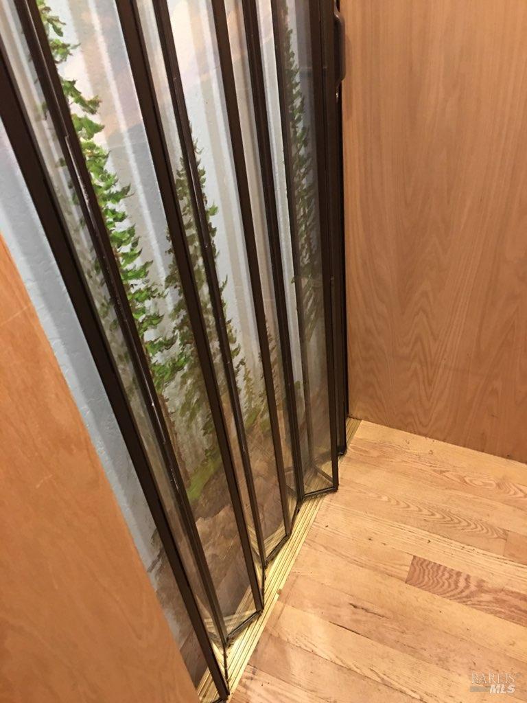 Detail Gallery Image 8 of 9 For 19 Holly Ave, Larkspur,  CA 94939 - 3 Beds | 2 Baths