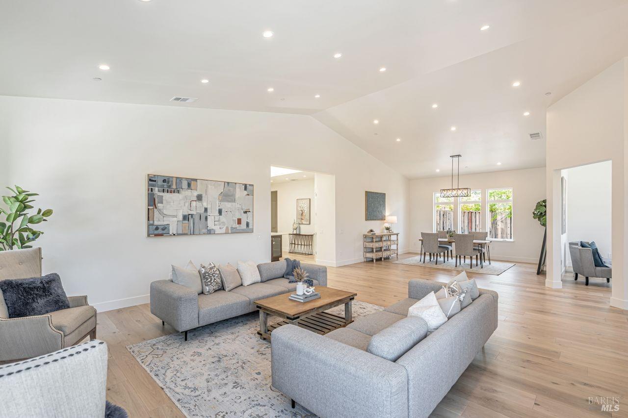 Detail Gallery Image 5 of 50 For 2022 Stony Oak Ct, Santa Rosa,  CA 95403 - 4 Beds | 3/1 Baths