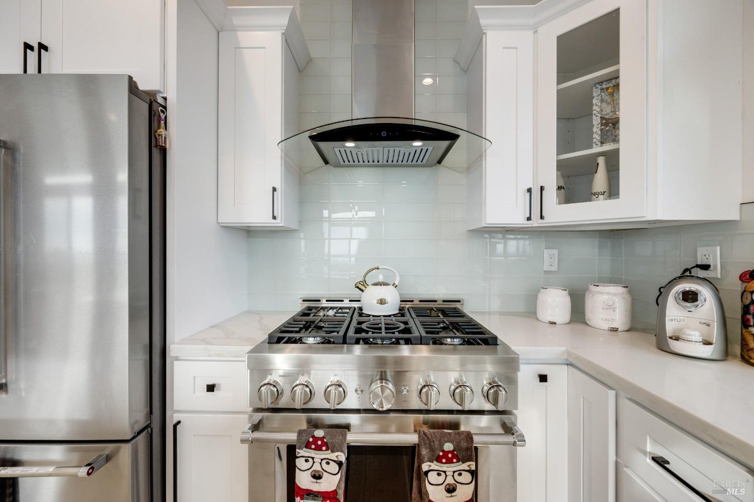 Detail Gallery Image 17 of 64 For 1966 Viewpointe Cir, Santa Rosa,  CA 95403 - 6 Beds | 5/1 Baths