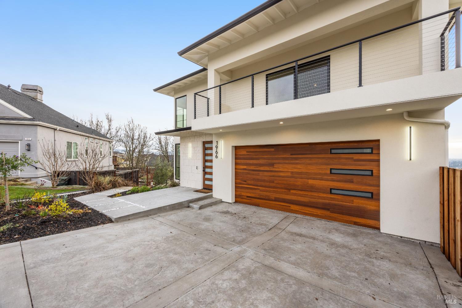 Detail Gallery Image 3 of 64 For 1966 Viewpointe Cir, Santa Rosa,  CA 95403 - 6 Beds | 5/1 Baths