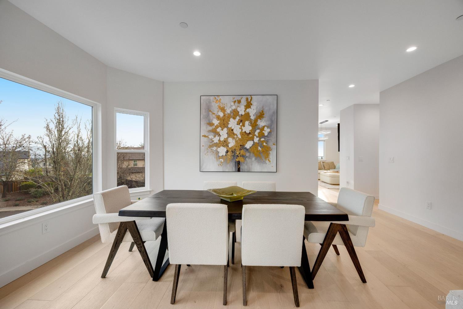 Detail Gallery Image 12 of 64 For 1966 Viewpointe Cir, Santa Rosa,  CA 95403 - 6 Beds | 5/1 Baths