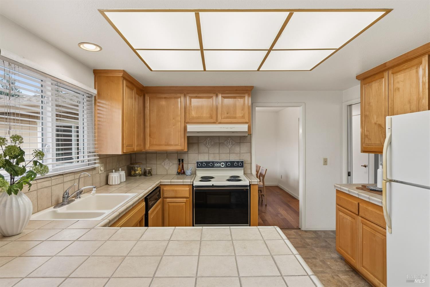 Detail Gallery Image 12 of 30 For 1808 Sherwood Ct, Santa Rosa,  CA 95405 - 2 Beds | 2 Baths