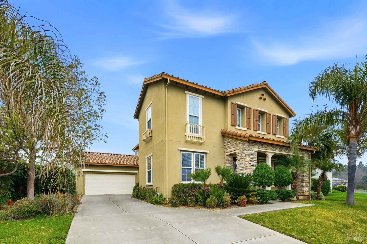 Detail Gallery Image 3 of 48 For 4488 Avondale Cir, Fairfield,  CA 94533 - 3 Beds | 3 Baths