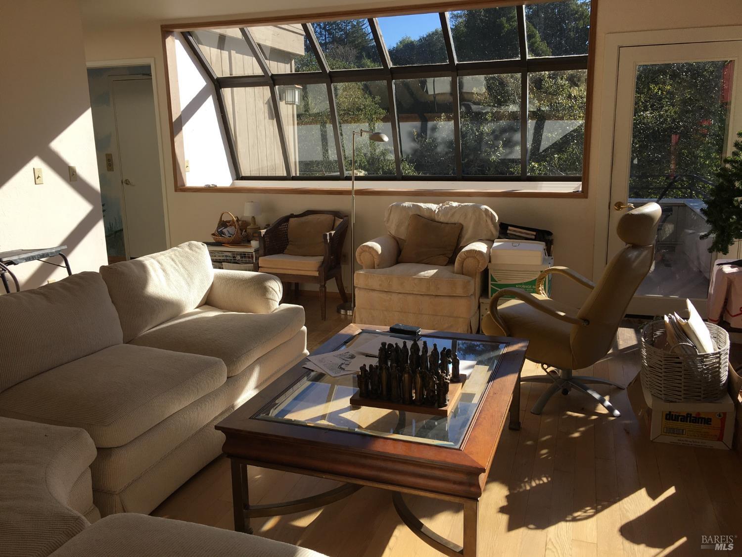 Detail Gallery Image 3 of 9 For 19 Holly Ave, Larkspur,  CA 94939 - 3 Beds | 2 Baths