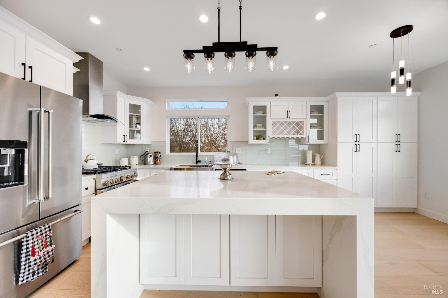 Detail Gallery Image 14 of 64 For 1966 Viewpointe Cir, Santa Rosa,  CA 95403 - 6 Beds | 5/1 Baths