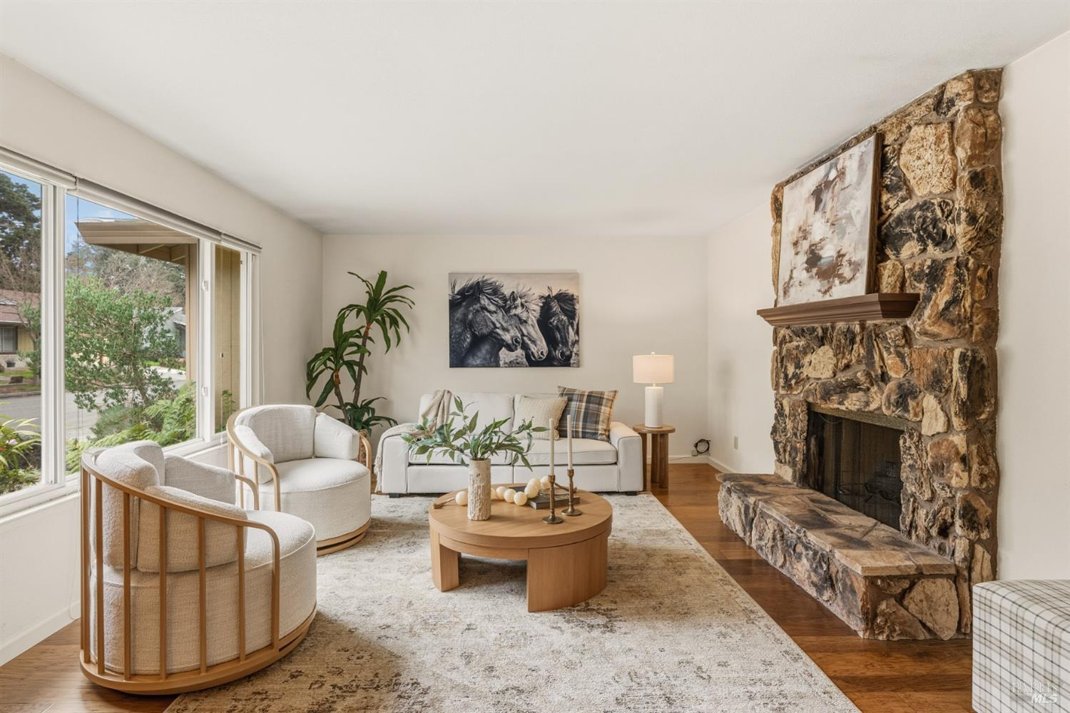 Detail Gallery Image 4 of 30 For 1808 Sherwood Ct, Santa Rosa,  CA 95405 - 2 Beds | 2 Baths