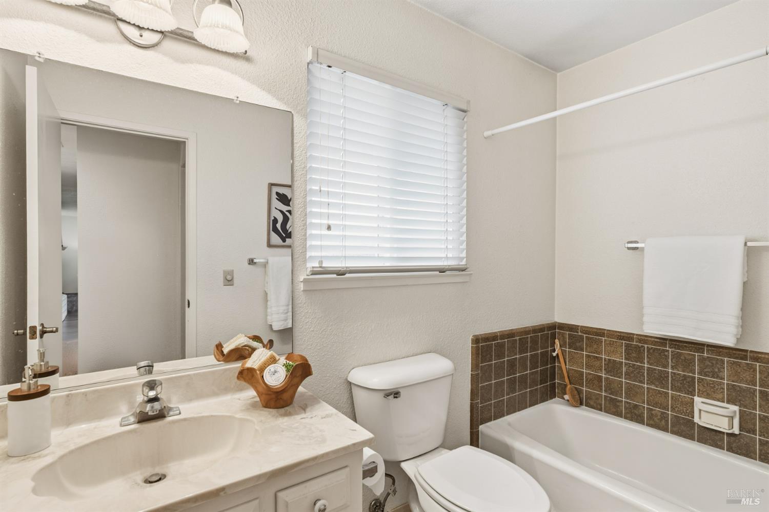 Detail Gallery Image 24 of 30 For 1808 Sherwood Ct, Santa Rosa,  CA 95405 - 2 Beds | 2 Baths