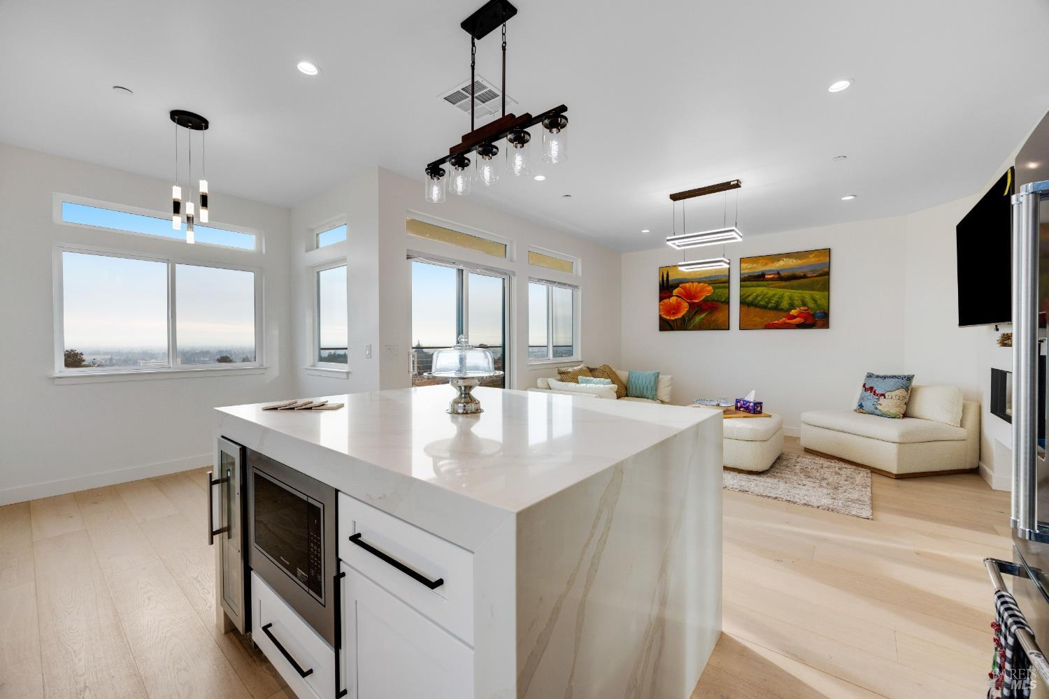 Detail Gallery Image 19 of 64 For 1966 Viewpointe Cir, Santa Rosa,  CA 95403 - 6 Beds | 5/1 Baths