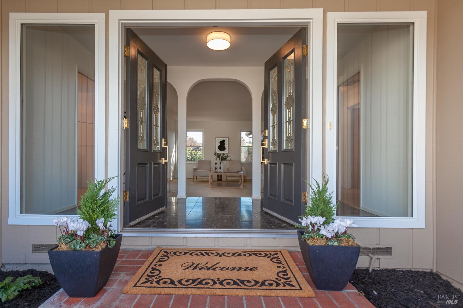 Detail Gallery Image 3 of 27 For 5530 Dupont Dr, Santa Rosa,  CA 95409 - 3 Beds | 2 Baths