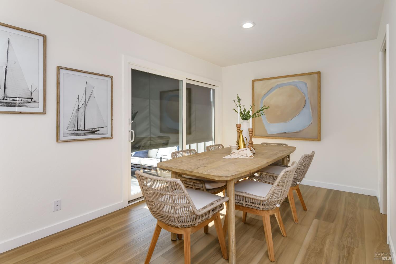 Detail Gallery Image 11 of 48 For 94 Biscayne Dr, San Rafael,  CA 94901 - 2 Beds | 2 Baths