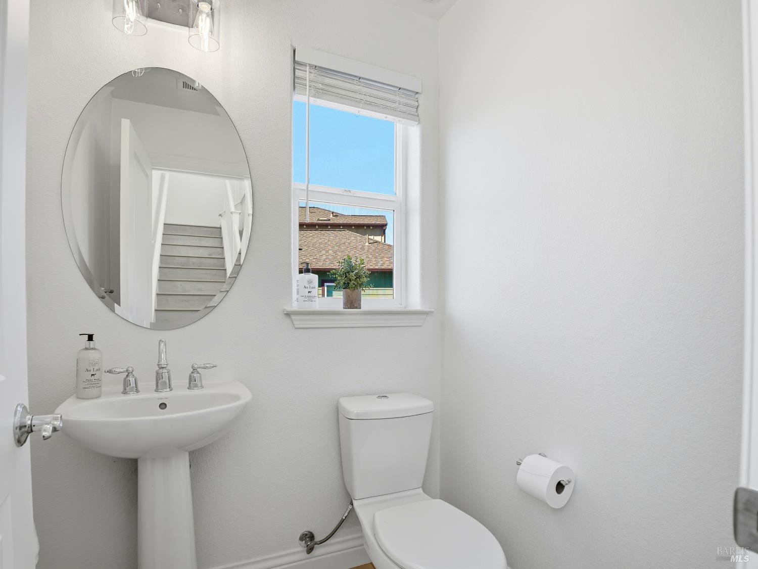 Detail Gallery Image 27 of 60 For 4424 Streamside Dr, Santa Rosa,  CA 95409 - 3 Beds | 3/1 Baths