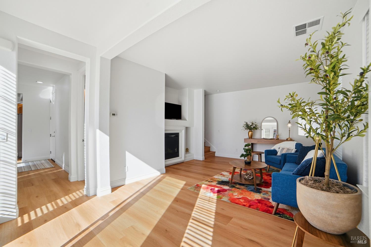 Detail Gallery Image 6 of 43 For 4077 Calloway Dr, Santa Rosa,  CA 95409 - 3 Beds | 2/1 Baths