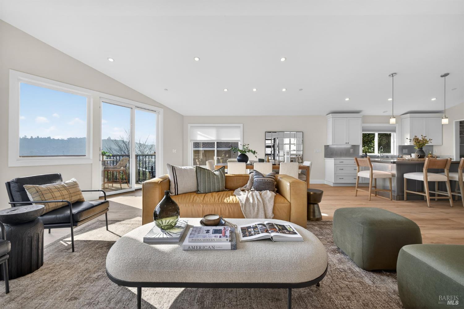 Detail Gallery Image 17 of 76 For 60 Marina Court Dr, San Rafael,  CA 94901 - 4 Beds | 3 Baths