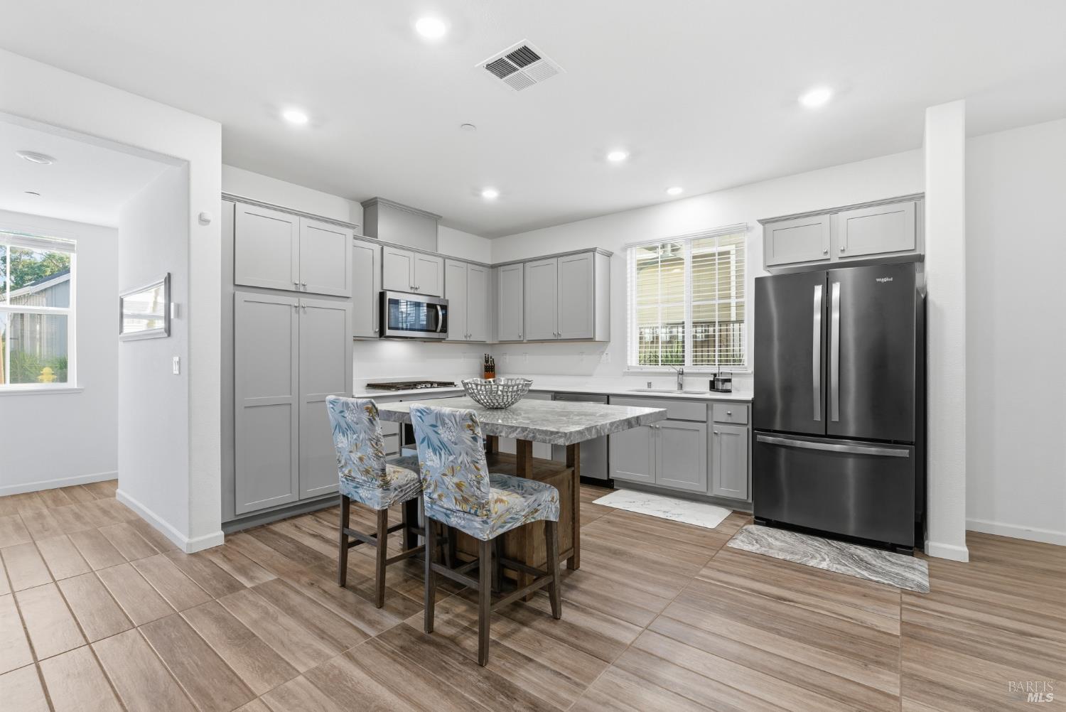 Detail Gallery Image 10 of 38 For 6420 Paysar Ln, Gilroy,  CA 95020 - 3 Beds | 2/1 Baths