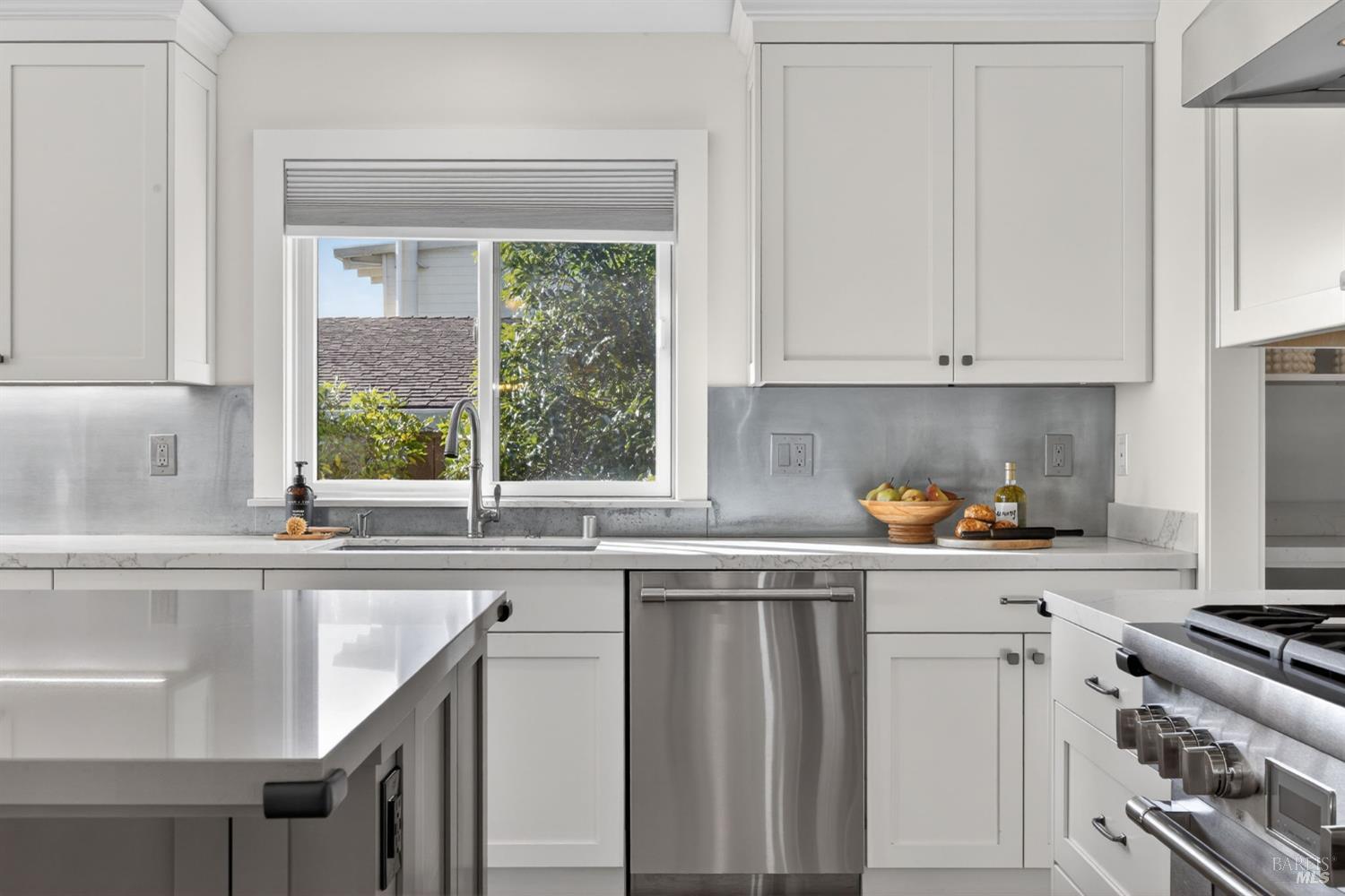 Detail Gallery Image 28 of 76 For 60 Marina Court Dr, San Rafael,  CA 94901 - 4 Beds | 3 Baths