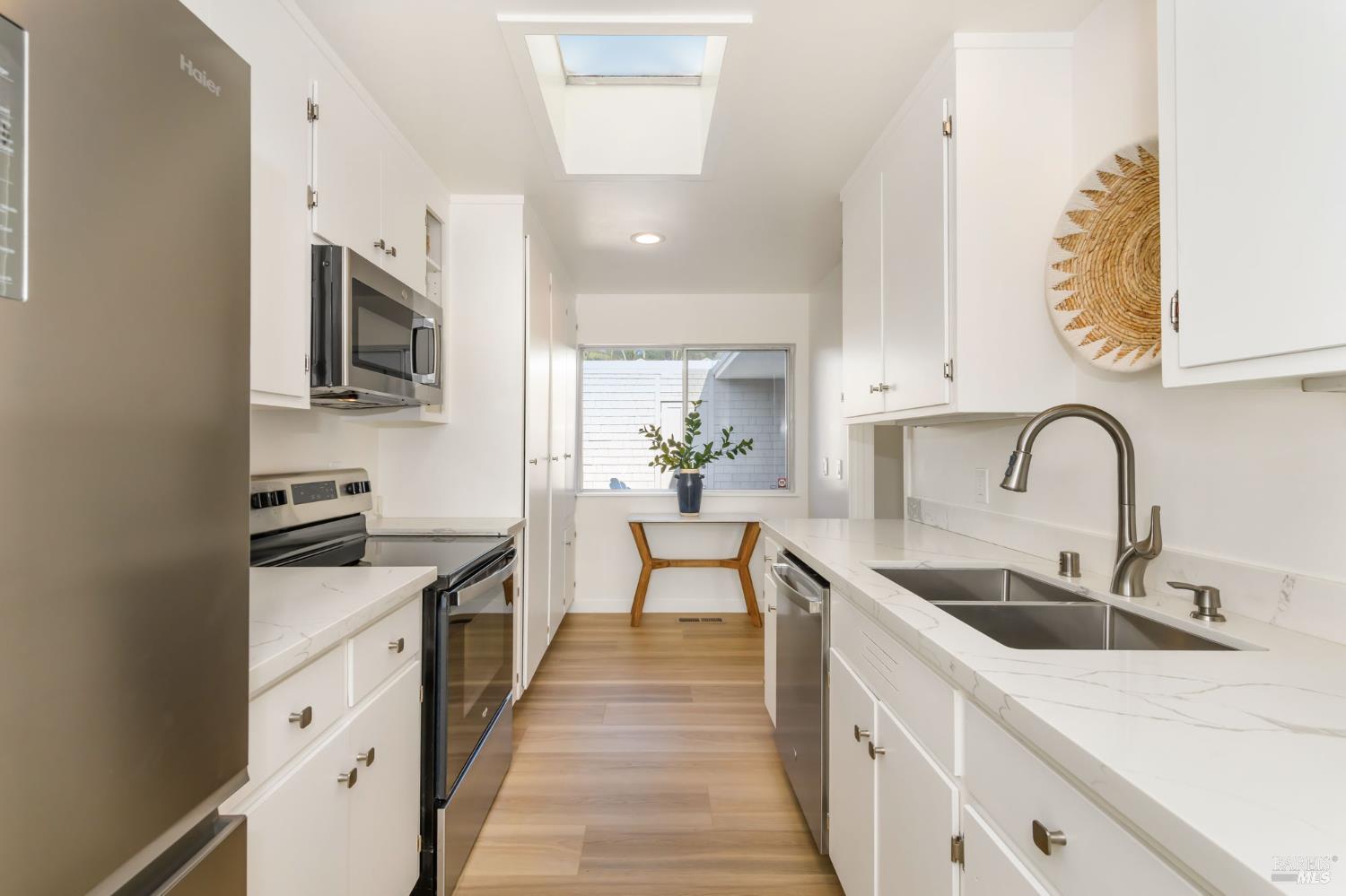 Detail Gallery Image 15 of 48 For 94 Biscayne Dr, San Rafael,  CA 94901 - 2 Beds | 2 Baths