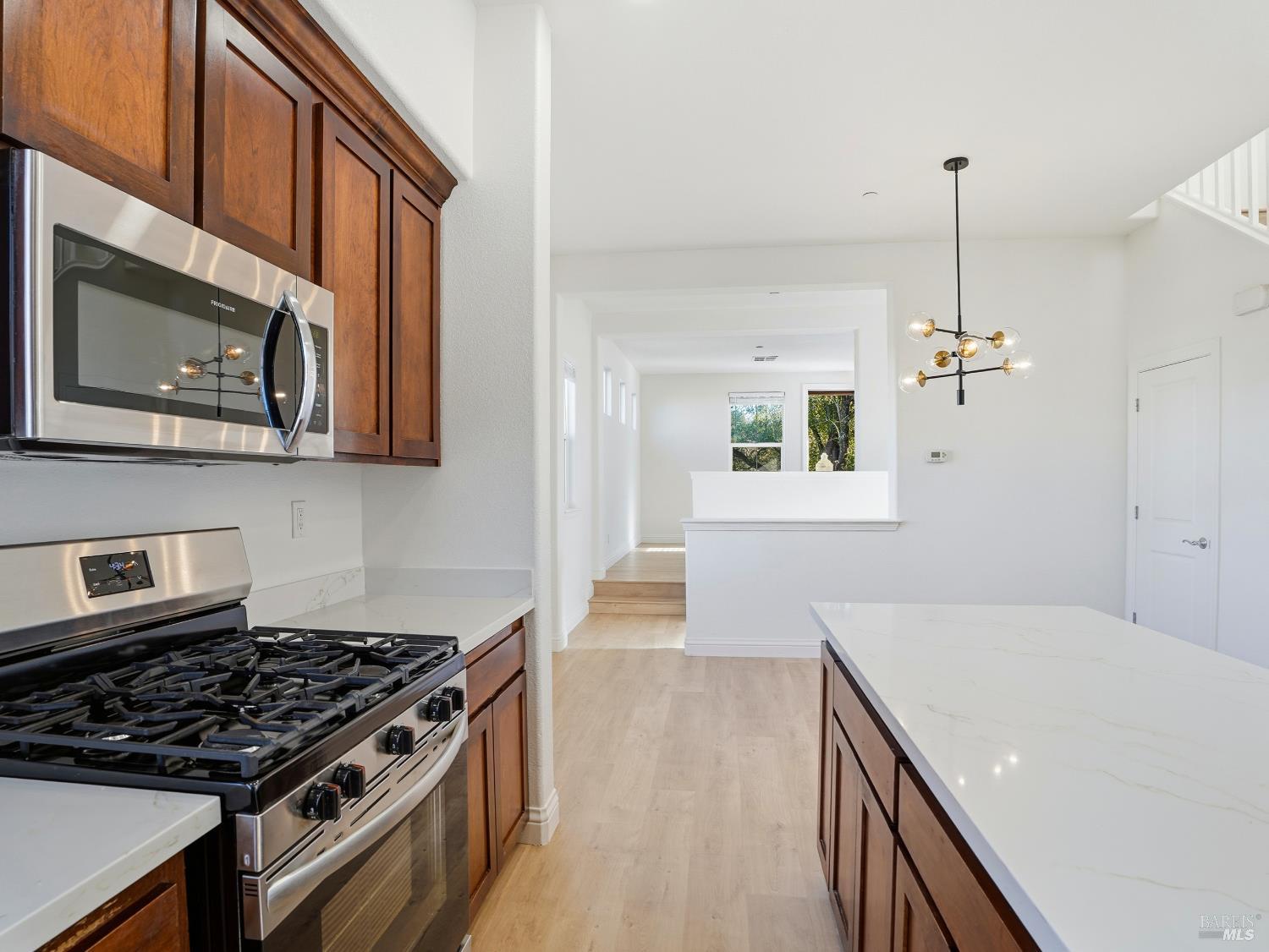 Detail Gallery Image 17 of 60 For 4424 Streamside Dr, Santa Rosa,  CA 95409 - 3 Beds | 3/1 Baths