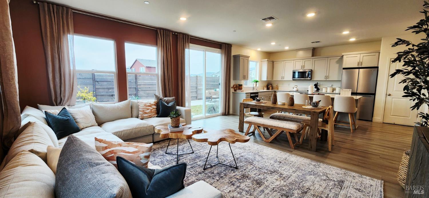 Detail Gallery Image 6 of 22 For 11 Capri Ct, American Canyon,  CA 94503 - 4 Beds | 2/1 Baths