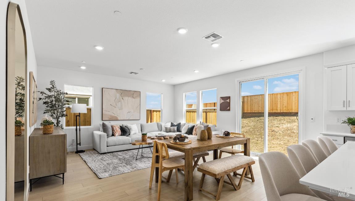 Detail Gallery Image 3 of 13 For 1 Capri Ct, American Canyon,  CA 94503 - 4 Beds | 2/1 Baths