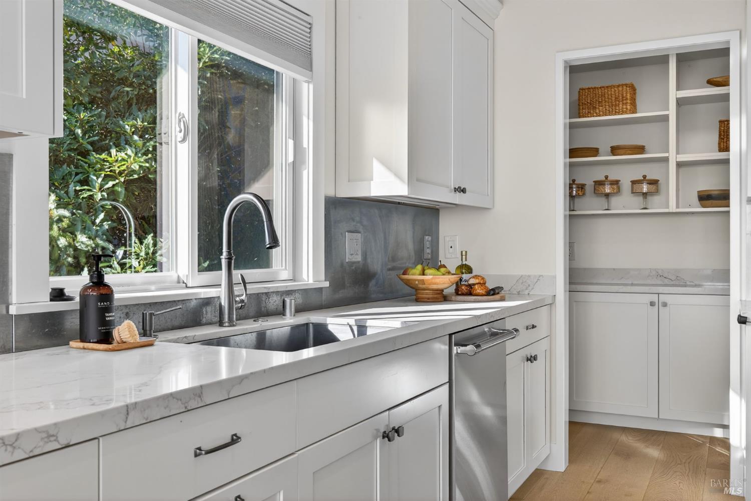 Detail Gallery Image 29 of 76 For 60 Marina Court Dr, San Rafael,  CA 94901 - 4 Beds | 3 Baths