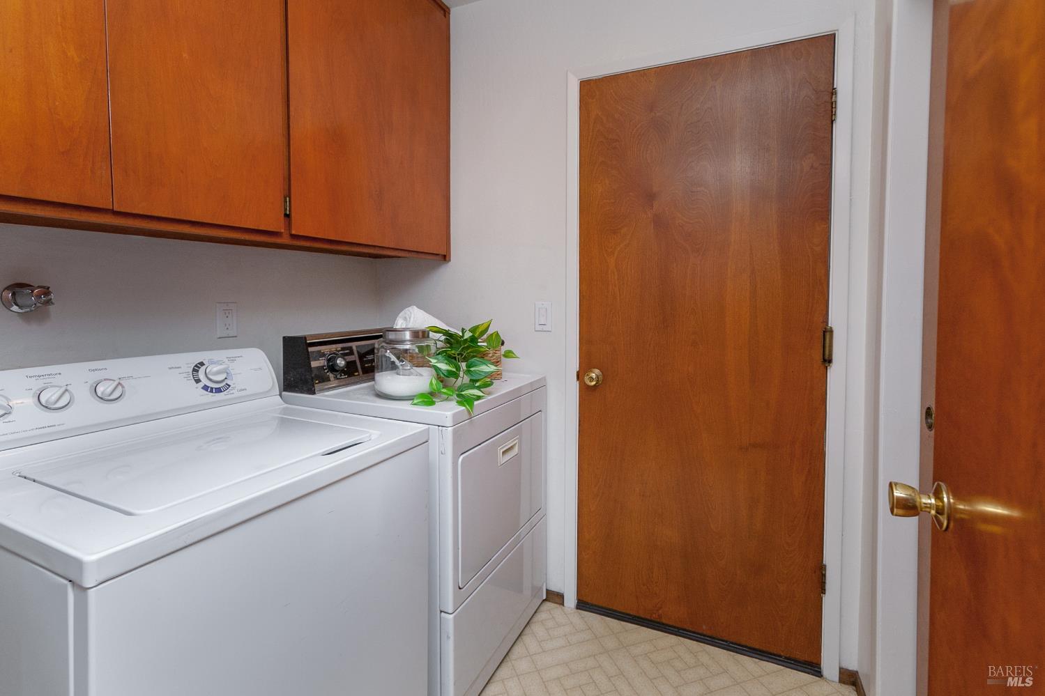 Detail Gallery Image 17 of 27 For 5530 Dupont Dr, Santa Rosa,  CA 95409 - 3 Beds | 2 Baths