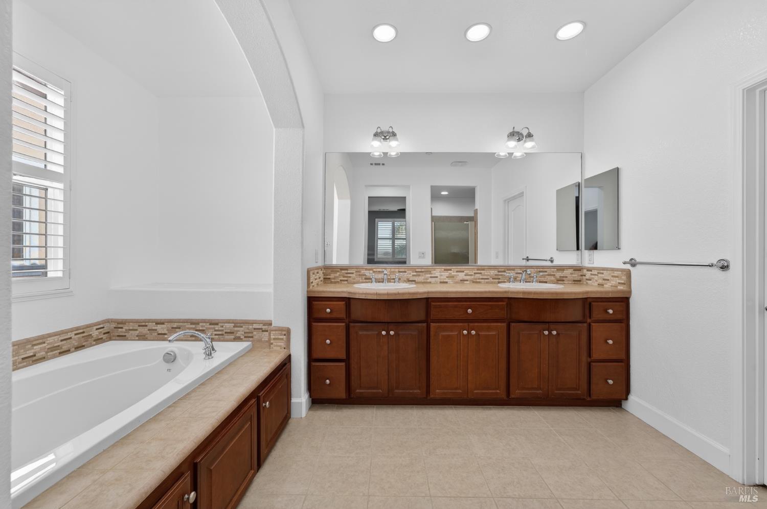 Detail Gallery Image 72 of 81 For 247 Cantada Way, American Canyon,  CA 94503 - 5 Beds | 4/1 Baths