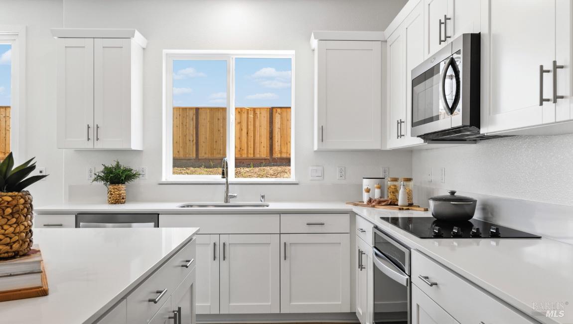 Detail Gallery Image 5 of 13 For 1 Capri Ct, American Canyon,  CA 94503 - 4 Beds | 2/1 Baths